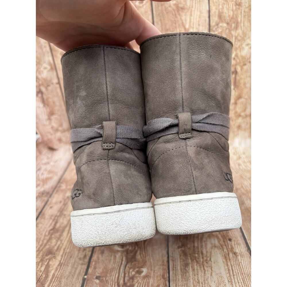 UGG Brown Leather Shearling Lined Lace Up Ankle Bootie Round Toe SIZE 6 woman - Picture 5 of 9